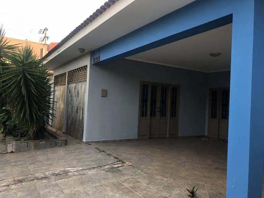 Foto 1 de Casa com 4 Quartos para alugar, 200m² em Vila Mesquita, Bauru