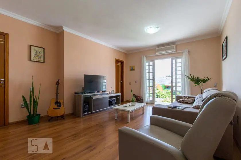 Foto 2 de Casa com 3 Quartos para alugar, 550m² em Parolin, Curitiba