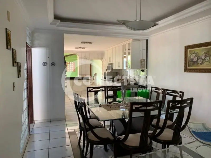 Foto 5 de Casa com 4 Quartos para alugar, 239m² em Vila Rezende, Goiânia
