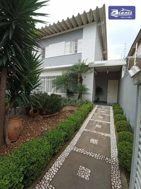 Foto 1 de Sobrado com 3 Quartos para alugar, 265m² em Jardim Maia, Guarulhos