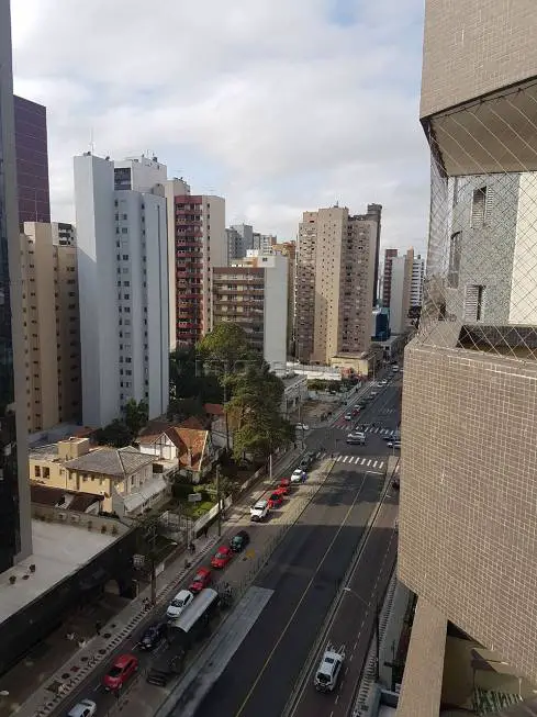 Foto 1 de Apartamento com 3 Quartos à venda, 203m² em Centro, Curitiba
