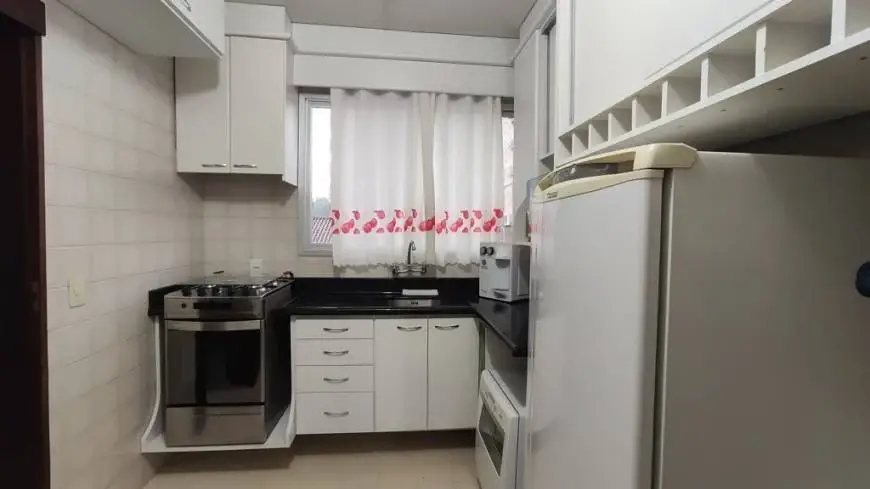 Foto 2 de Apartamento com 3 Quartos para alugar, 94m² em Centro, Joinville