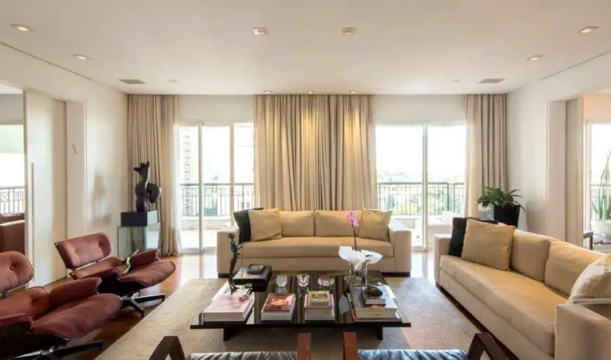 Foto 1 de Apartamento com 3 Quartos à venda, 310m² em Moema, São Paulo
