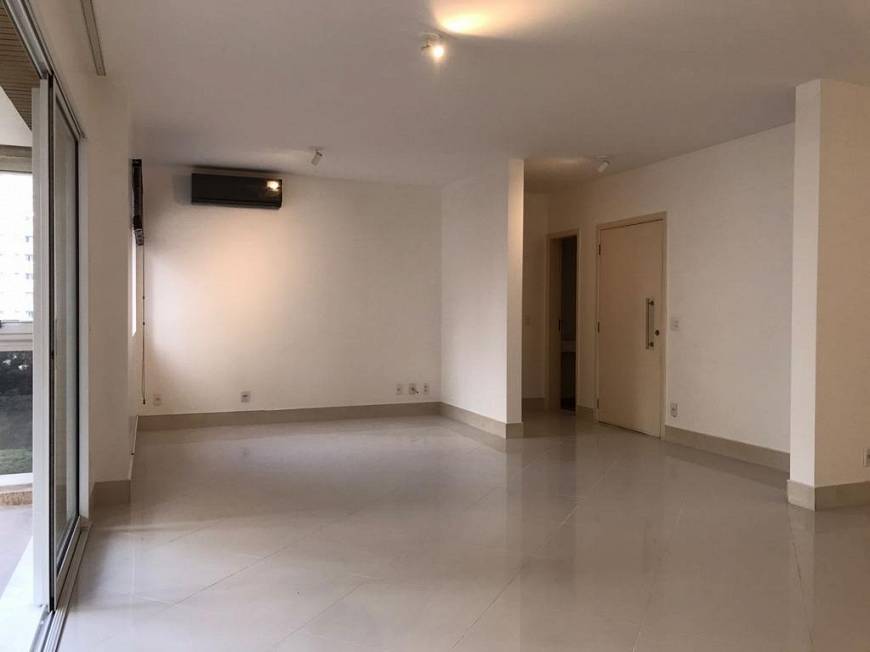 Foto 1 de Apartamento com 3 Quartos para alugar, 167m² em Vila Nova Conceição, São Paulo