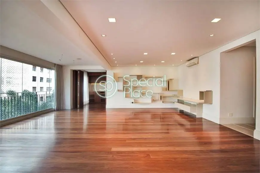 Foto 1 de Apartamento com 4 Quartos à venda, 223m² em Itaim Bibi, São Paulo
