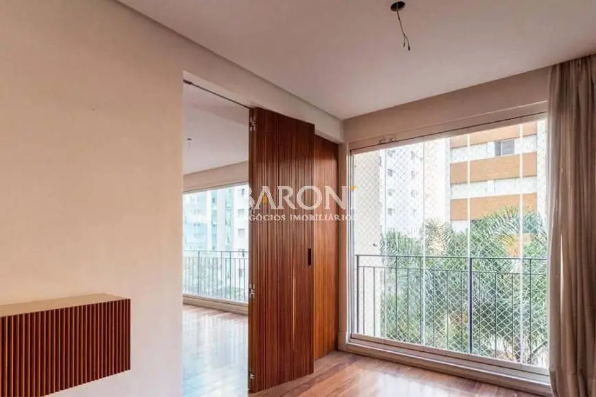Foto 5 de Apartamento com 4 Quartos à venda, 223m² em Itaim Bibi, São Paulo