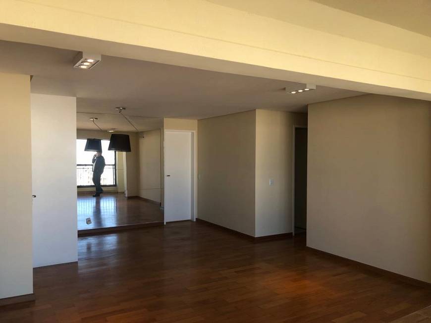 Foto 2 de Apartamento com 4 Quartos para alugar, 125m² em Moema, São Paulo