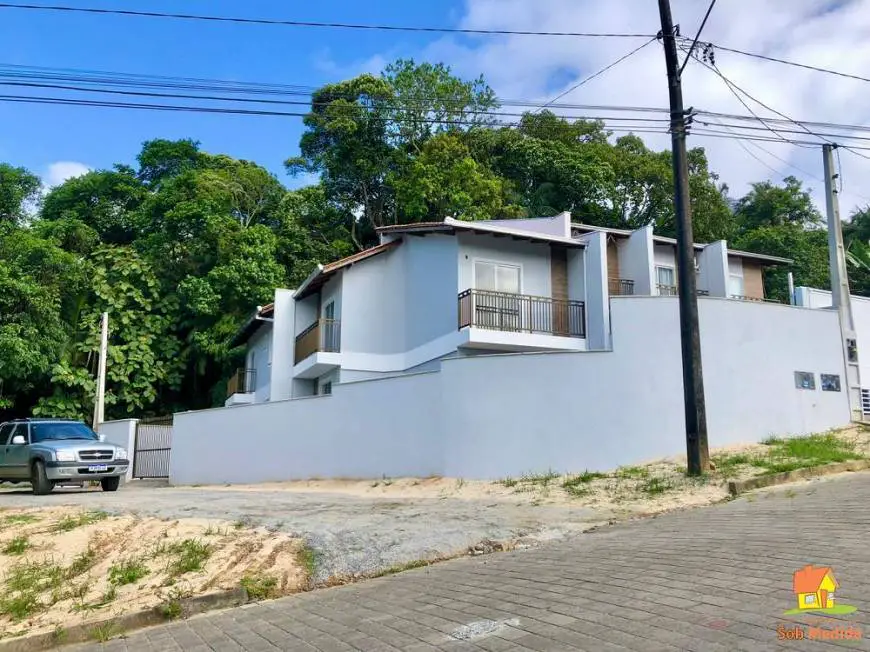 Foto 1 de Casa com 2 Quartos à venda, 72m² em João Costa, Joinville