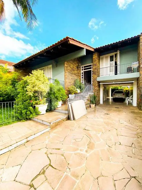 Foto 1 de Casa com 3 Quartos para alugar, 230m² em São Sebastião, Porto Alegre
