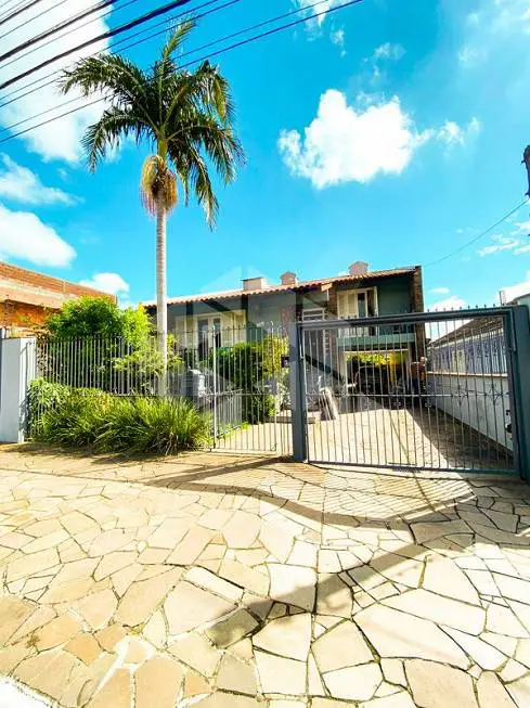 Foto 2 de Casa com 3 Quartos para alugar, 230m² em São Sebastião, Porto Alegre