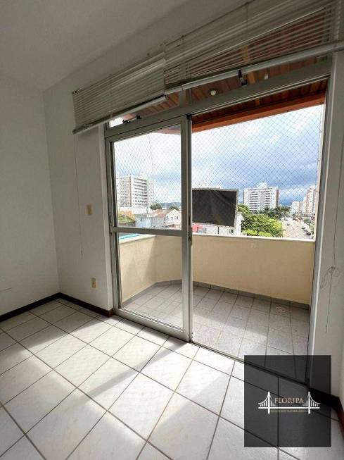 Foto 3 de Apartamento com 3 Quartos à venda, 81m² em Coloninha, Florianópolis