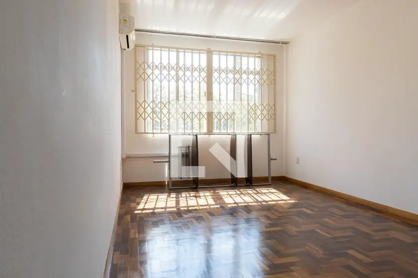 Foto 1 de Apartamento com 3 Quartos para alugar, 80m² em Medianeira, Porto Alegre
