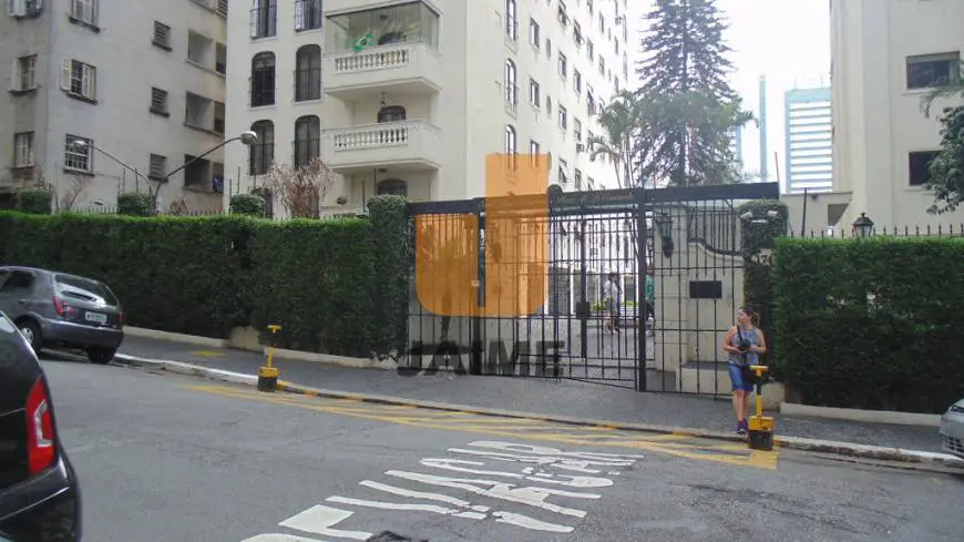 Foto 3 de Apartamento com 4 Quartos à venda, 260m² em Morro dos Ingleses, São Paulo