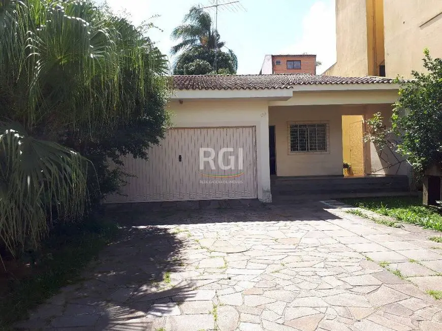 Foto 1 de Casa com 2 Quartos à venda, 161m² em Chácara das Pedras, Porto Alegre