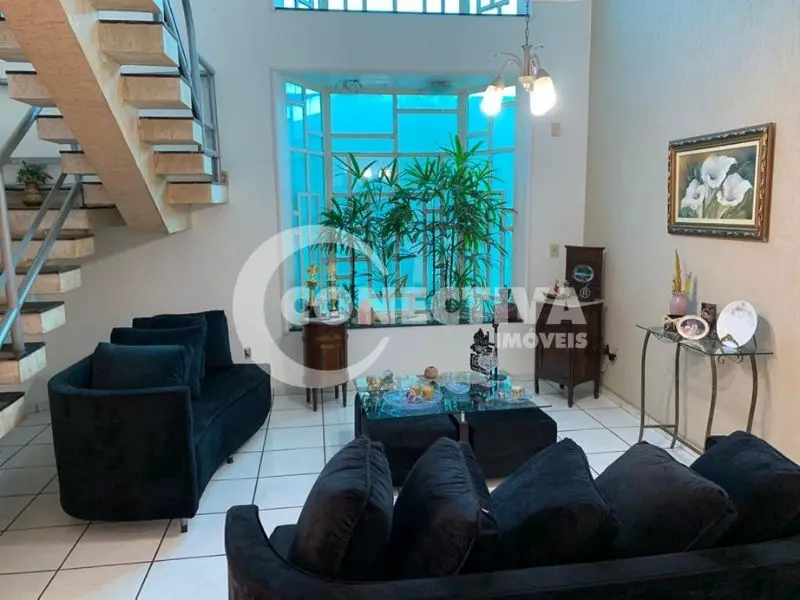 Foto 1 de Casa com 4 Quartos à venda, 239m² em Vila Rezende, Goiânia