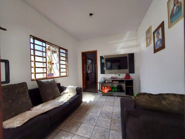 Foto 3 de Casa com 5 Quartos à venda, 207m² em Conjunto Vera Cruz, Goiânia