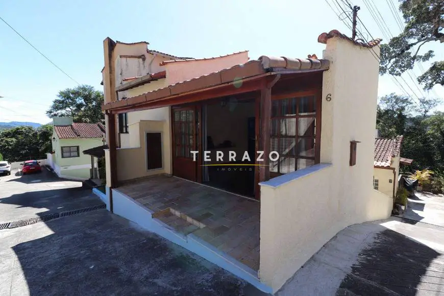 Foto 1 de Casa de Condomínio com 3 Quartos à venda, 110m² em Iúcas, Teresópolis