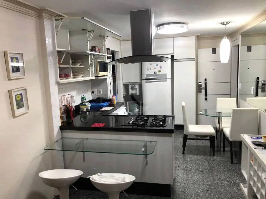 Foto 4 de Apartamento com 2 Quartos à venda, 68m² em Meireles, Fortaleza