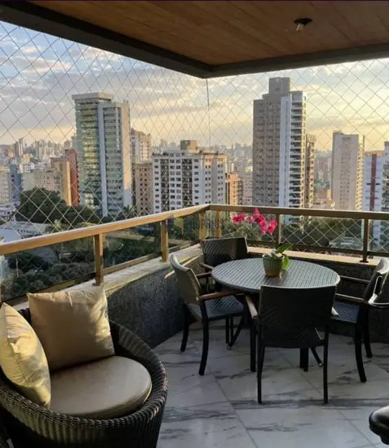 Foto 1 de Apartamento com 4 Quartos à venda, 160m² em Funcionários, Belo Horizonte