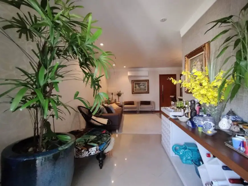Foto 3 de Apartamento com 4 Quartos à venda, 138m² em Praia do Canto, Vitória