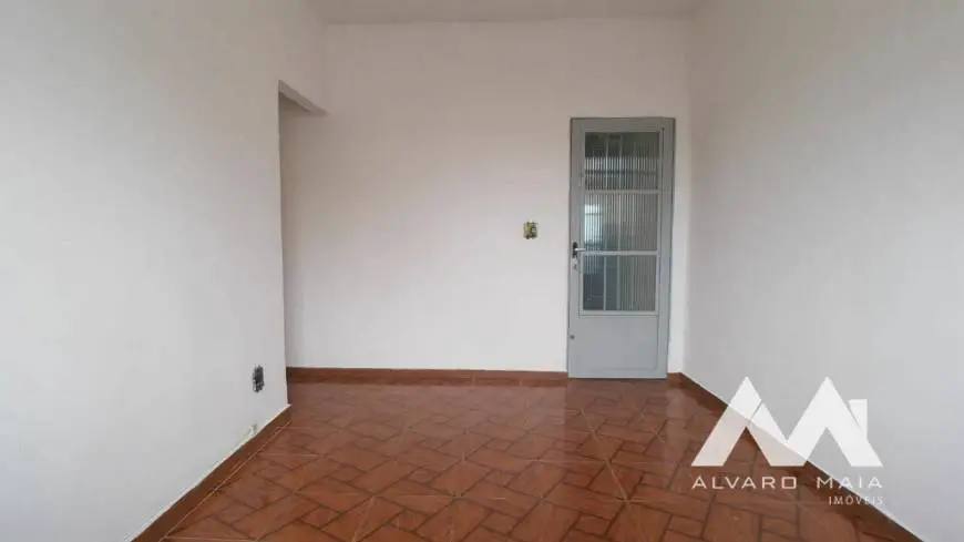 Foto 1 de Casa com 2 Quartos para alugar, 70m² em Floramar, Belo Horizonte