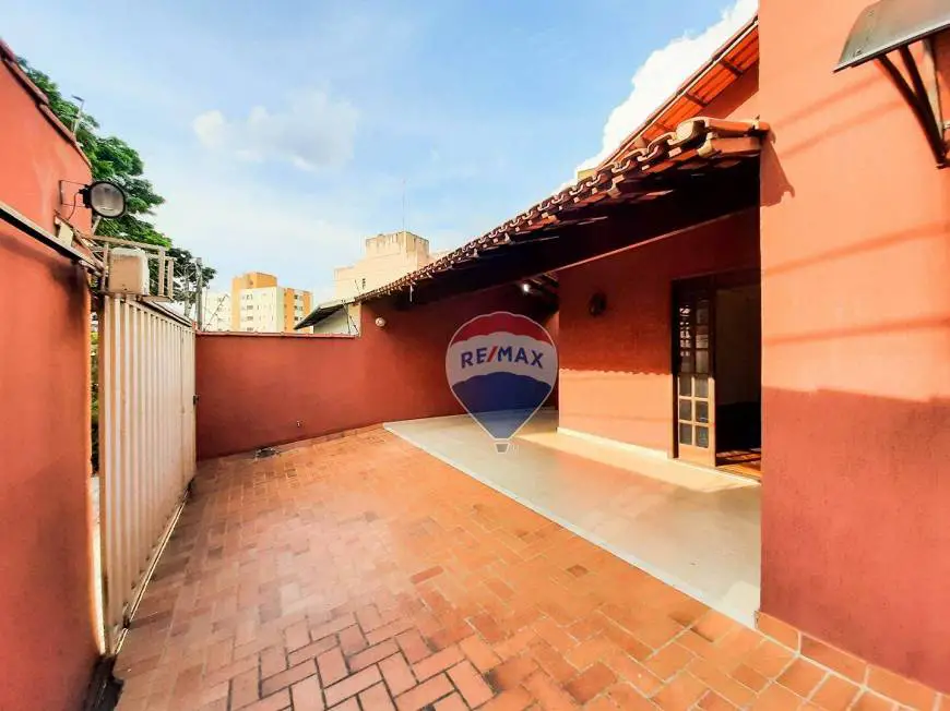 Foto 2 de Casa com 3 Quartos para alugar, 148m² em Manacás, Belo Horizonte