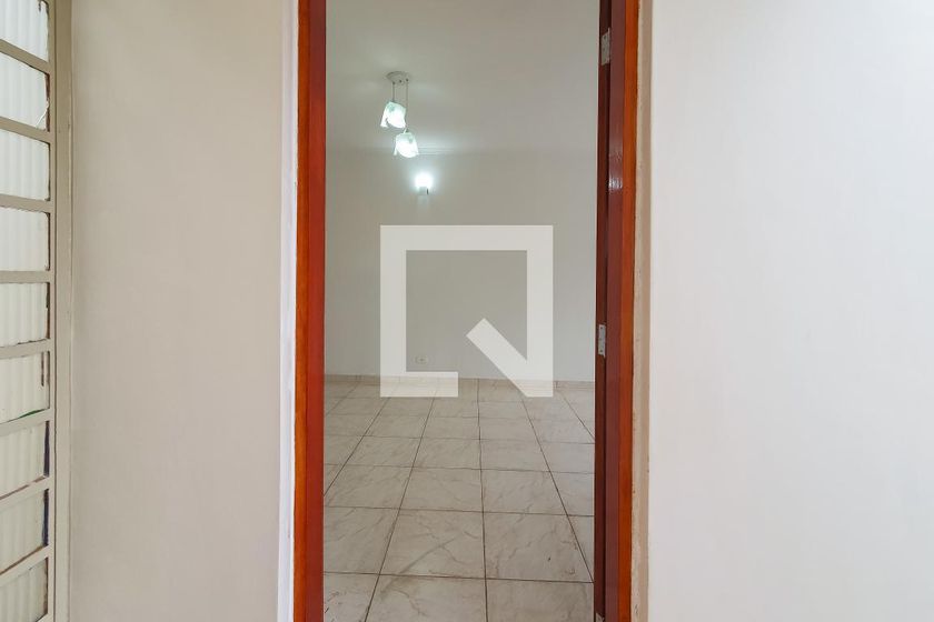 Foto 3 de Casa com 4 Quartos para alugar, 150m² em Vila das Mercês, São Paulo