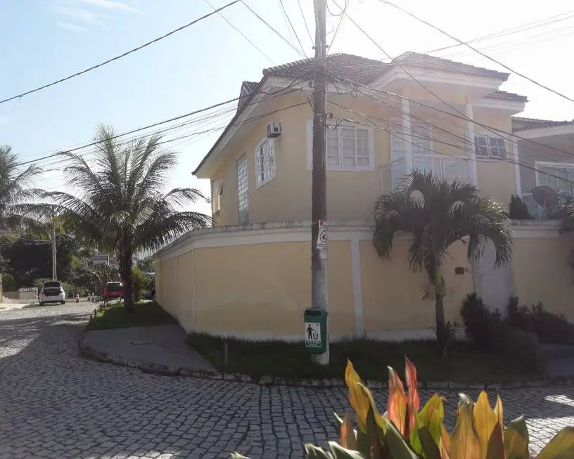 Foto 1 de Casa de Condomínio com 4 Quartos à venda, 340m² em Taquara, Rio de Janeiro