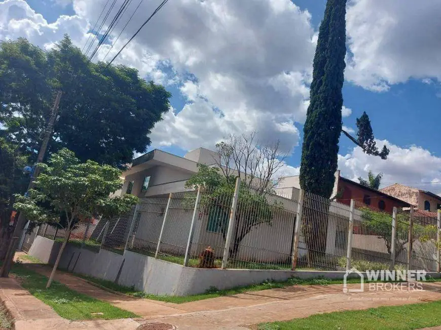 Foto 2 de Sobrado com 4 Quartos para venda ou aluguel, 430m² em Zona 05, Maringá
