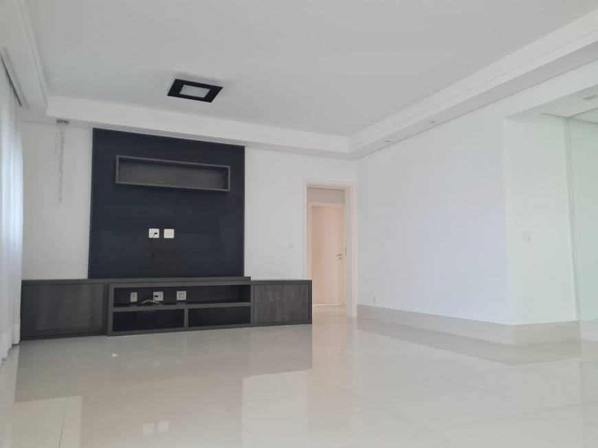 Foto 2 de Apartamento com 3 Quartos para alugar, 220m² em Alphaville, Santana de Parnaíba