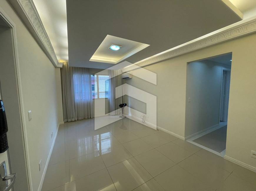 Foto 3 de Apartamento com 3 Quartos para alugar, 86m² em Leblon, Rio de Janeiro