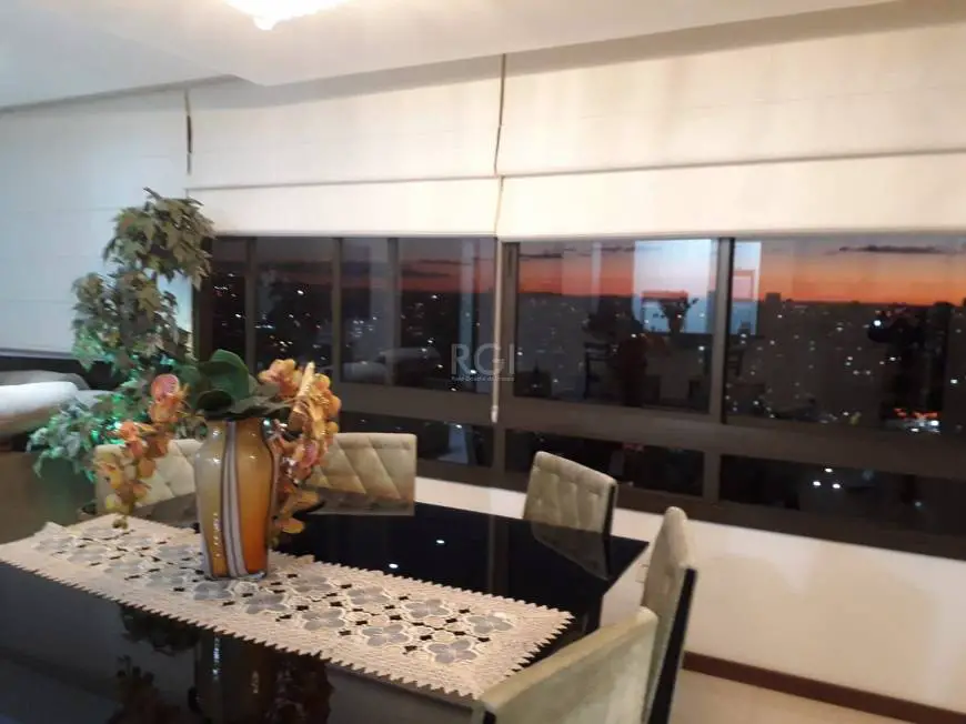 Foto 3 de Apartamento com 3 Quartos à venda, 111m² em Petrópolis, Porto Alegre