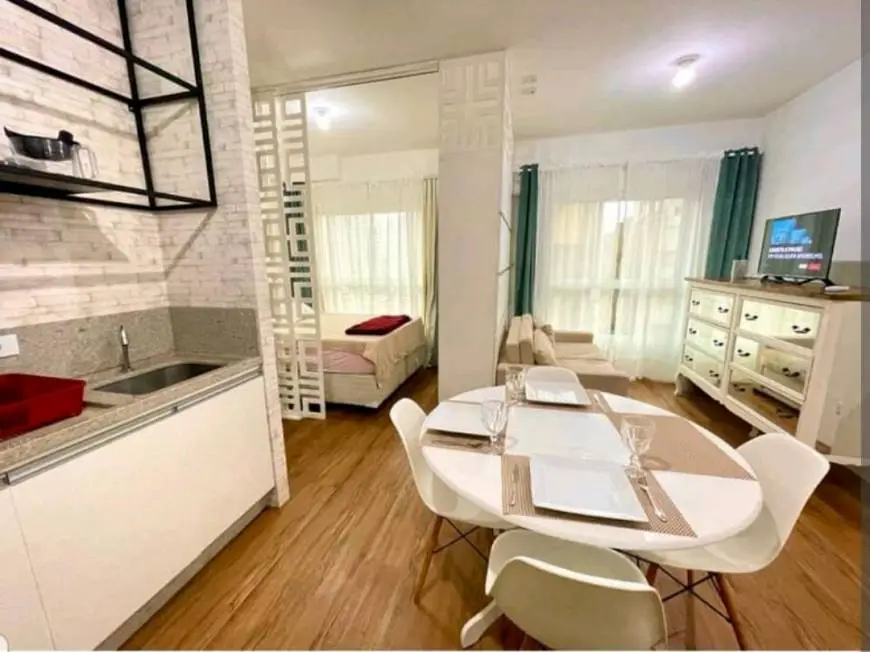 Foto 2 de Apartamento com 1 Quarto à venda, 33m² em Centro, Curitiba