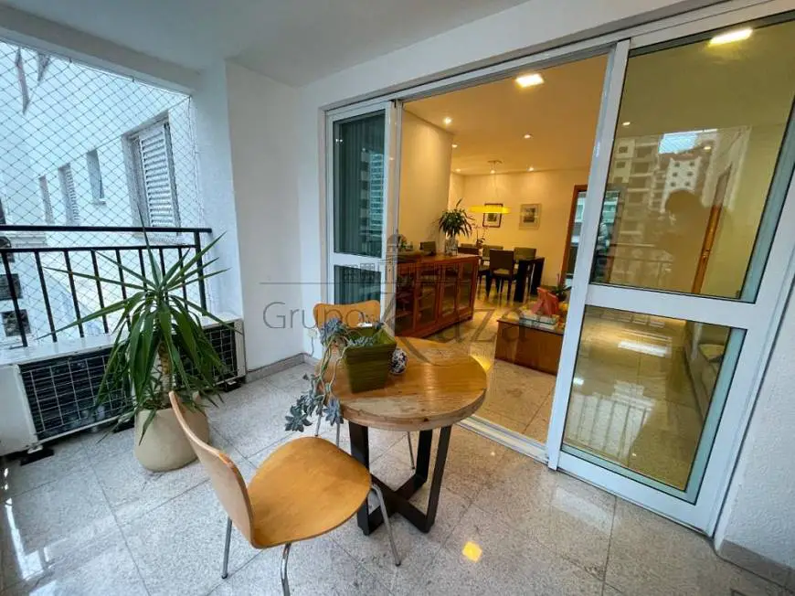 Foto 3 de Apartamento com 4 Quartos à venda, 133m² em Parque Residencial Aquarius, São José dos Campos