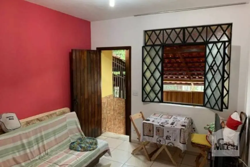 Foto 1 de Casa com 2 Quartos à venda, 120m² em Santa Rosa, Belo Horizonte