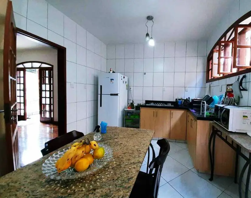 Foto 2 de Casa com 4 Quartos à venda, 262m² em Santa Rosa, Belo Horizonte