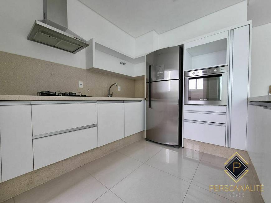 Foto 2 de Apartamento com 3 Quartos à venda, 124m² em Centro, Balneário Camboriú