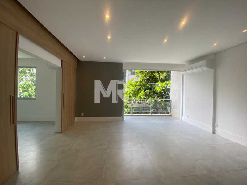 Foto 2 de Apartamento com 3 Quartos à venda, 150m² em Leblon, Rio de Janeiro