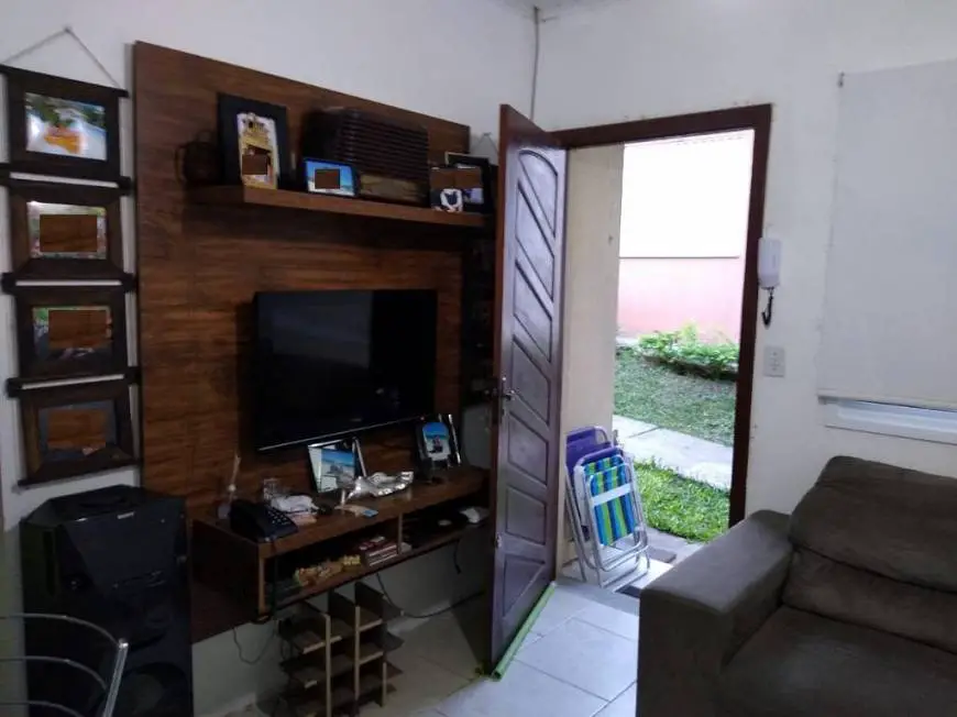Foto 3 de Casa com 2 Quartos à venda, 55m² em Sitio São José, Viamão