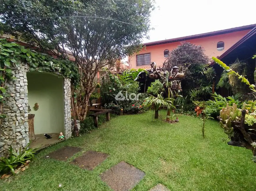 Foto 2 de Casa com 5 Quartos à venda, 287m² em Vila Clóris, Belo Horizonte