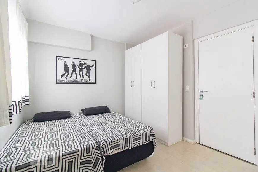 Foto 1 de Apartamento com 1 Quarto para alugar, 39m² em Centro, Curitiba