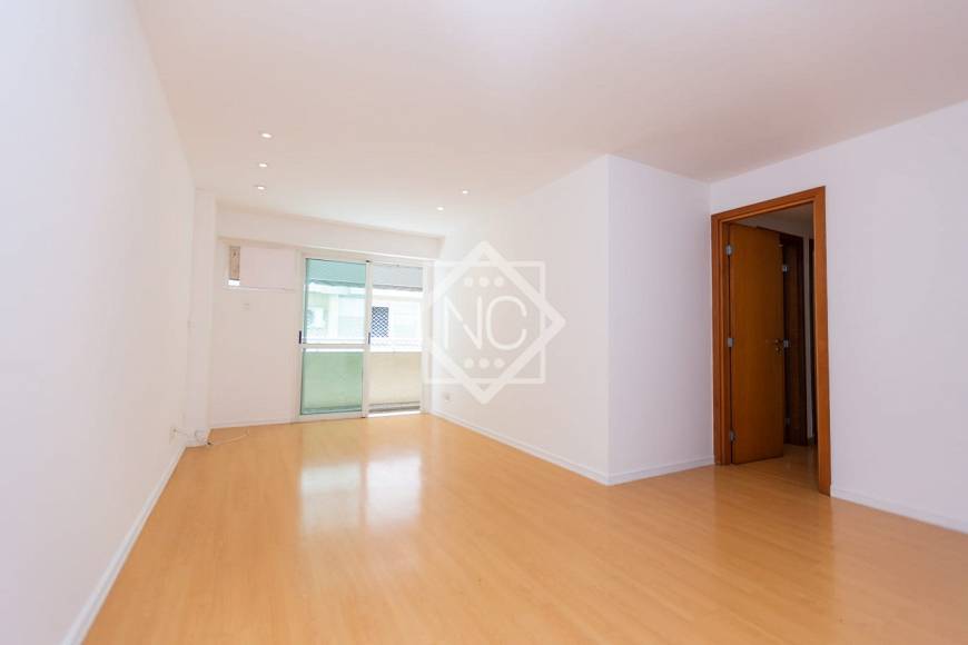 Foto 2 de Apartamento com 3 Quartos à venda, 108m² em Lagoa, Rio de Janeiro