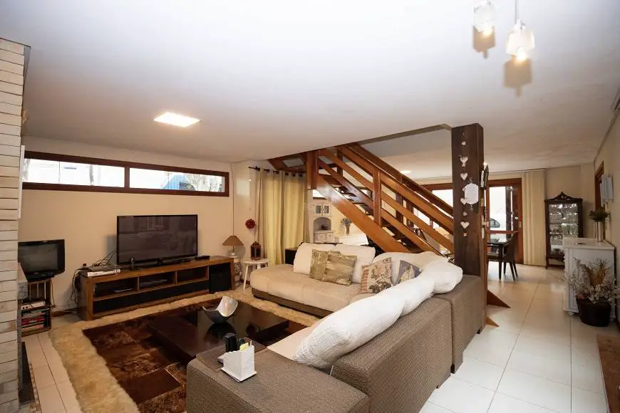 Foto 2 de Casa com 3 Quartos à venda, 244m² em Intercap, Porto Alegre