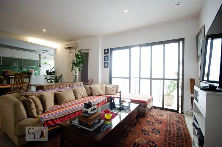 Foto 1 de Apartamento com 1 Quarto para alugar, 75m² em Lagoa, Rio de Janeiro