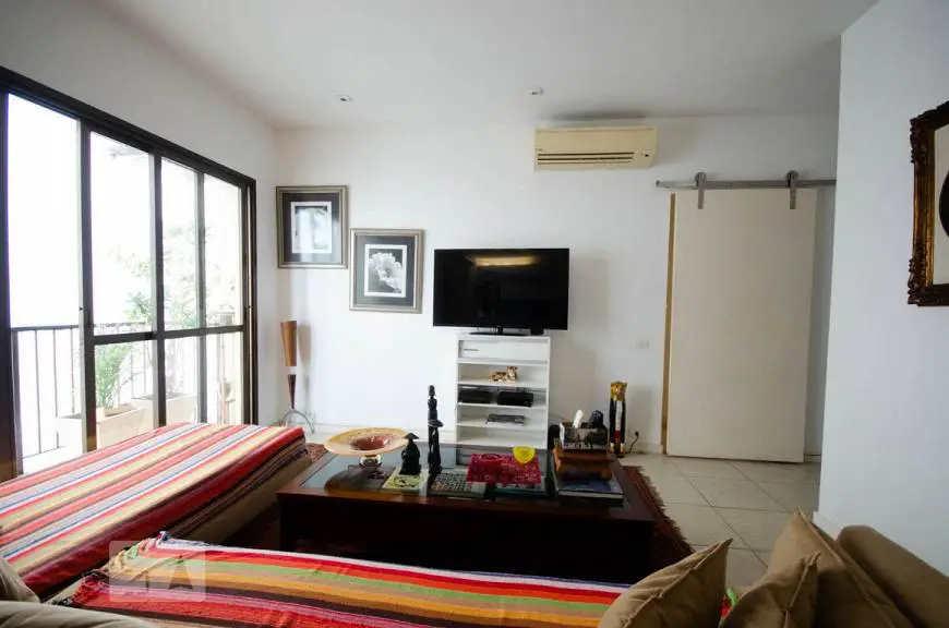 Foto 3 de Apartamento com 1 Quarto para alugar, 75m² em Lagoa, Rio de Janeiro