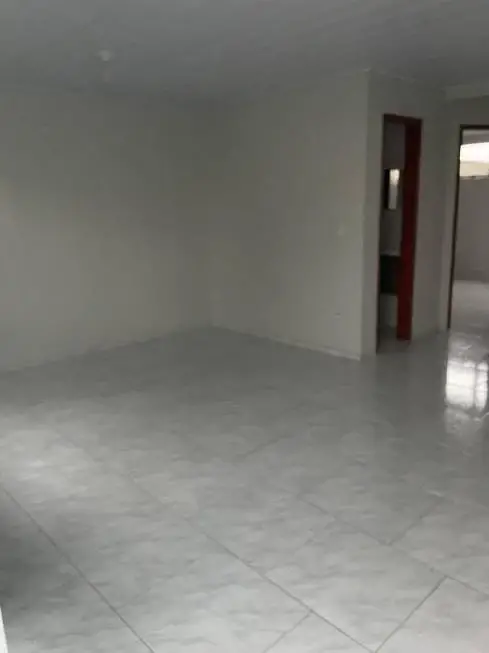 Foto 4 de Casa com 2 Quartos para alugar, 52m² em Boa Vista, Curitiba