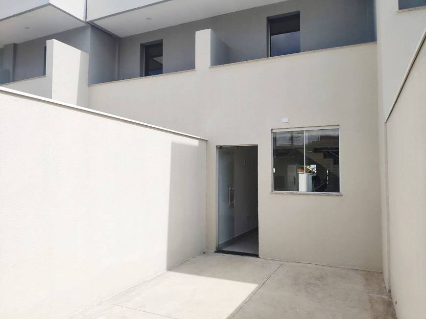 Foto 2 de Casa com 2 Quartos à venda, 90m² em Rio Branco, Belo Horizonte