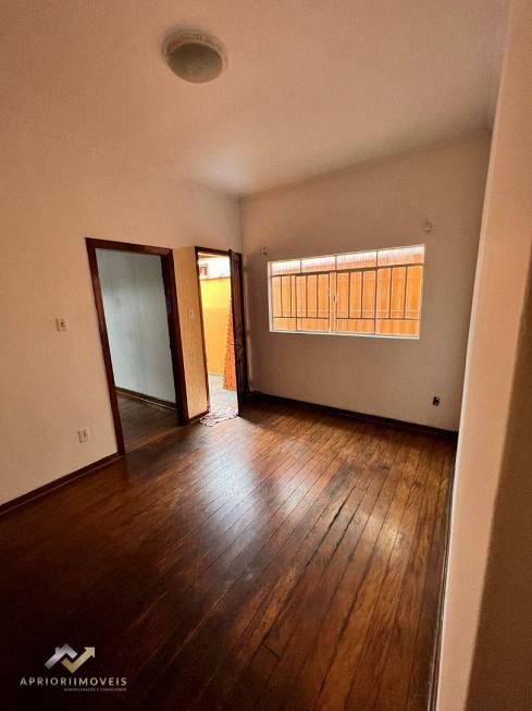 Foto 1 de Casa com 2 Quartos à venda, 99m² em Vila Pires, Santo André