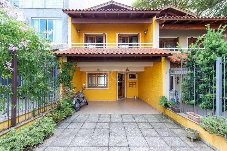 Foto 1 de Casa com 3 Quartos à venda, 195m² em Espiríto Santo, Porto Alegre
