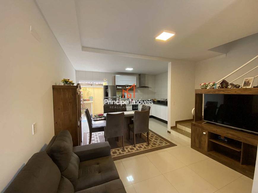 Foto 3 de Casa com 3 Quartos à venda, 106m² em Guanabara, Joinville